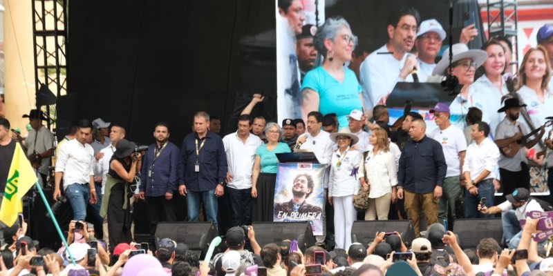 Sindicatos colombianos respaldan masivamente a Iván Cepeda