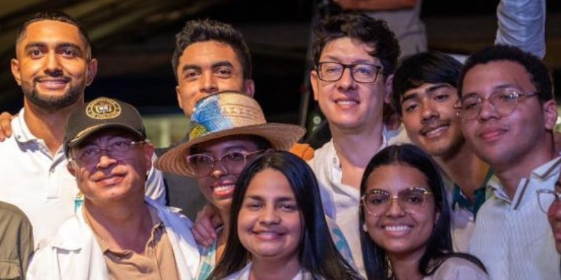 Petro sanciona reforma que transforma financiación de educación pública