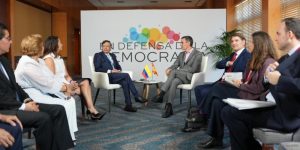 Petro y Sánchez se reúnen en Barcelona para fortalecer la relación económica y abordar amenazas a la democracia global
