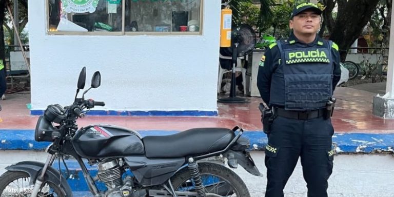 Recuperan motocicleta robada y aprehenden a un adolescente en Neiva