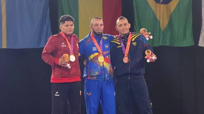 Luchadores huilenses traen medallas de Juegos Suramericanos